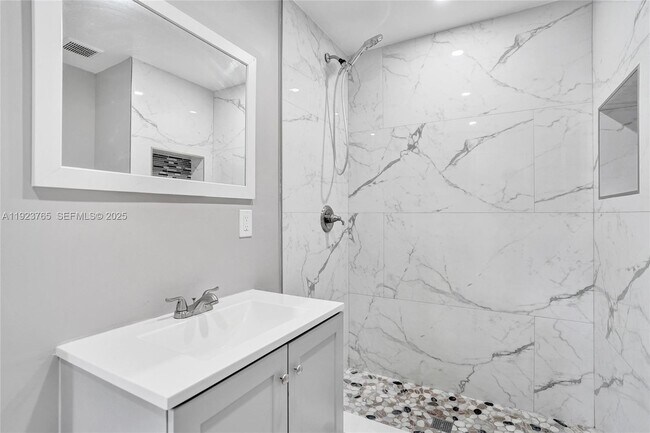 Building Photo - 3633 SW 12th Ct