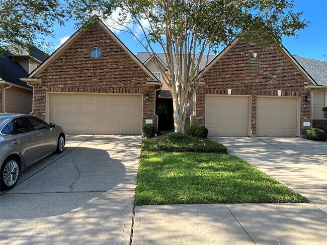 Building Photo - 8911 Silent Willow Ln