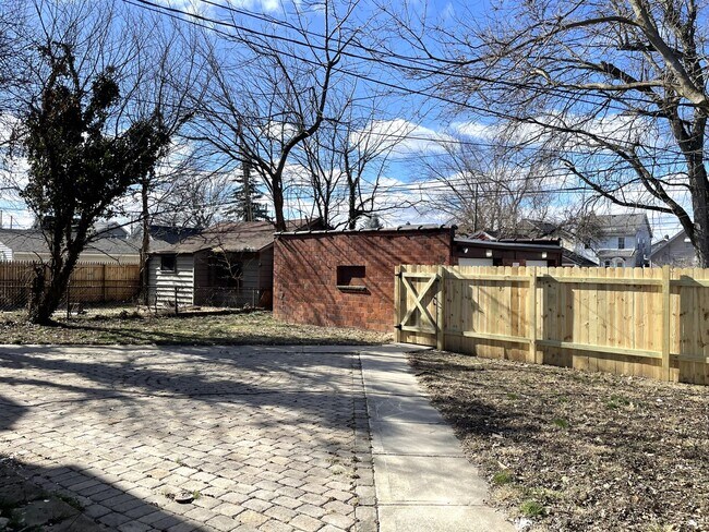 Building Photo - 1283 Linwood Ave