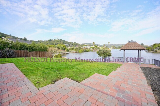 Building Photo - Sleek, Expansive, Designer Home with Priva...