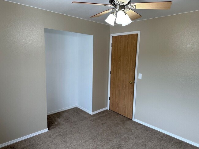 Building Photo - Cozy 3-bedroom rambler in Village Green av...