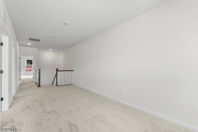 Building Photo - 8 Jessica Ln