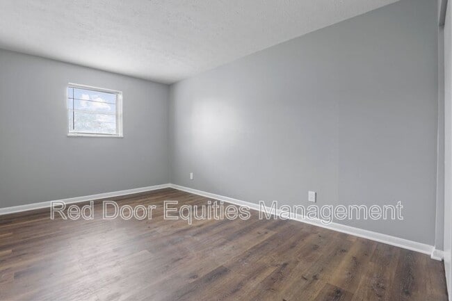 Building Photo - 123 Walnut St