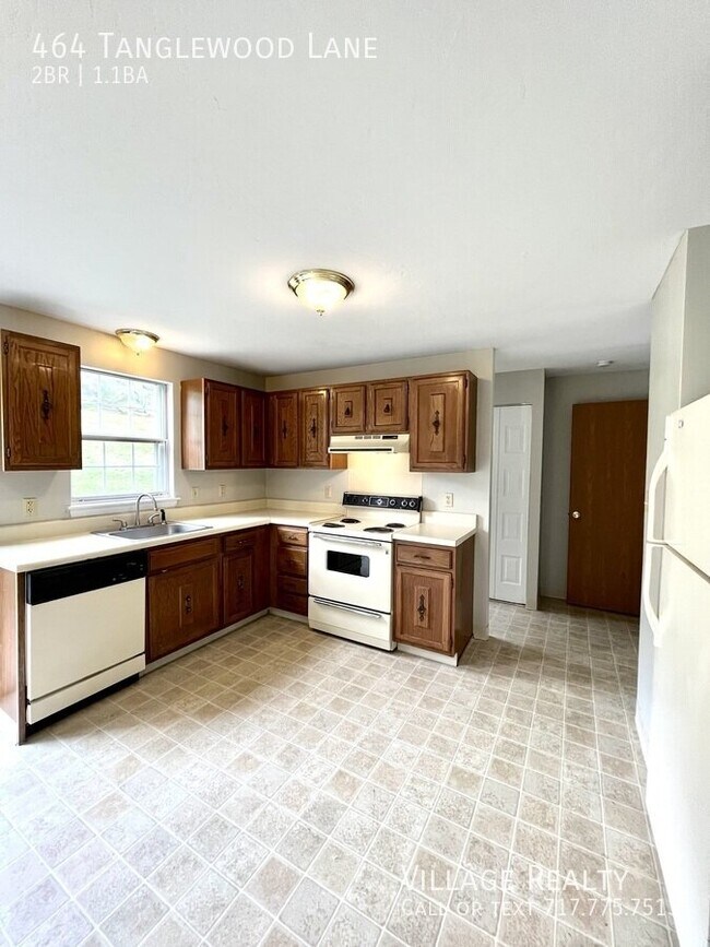 Building Photo - 464 Tanglewood Ln