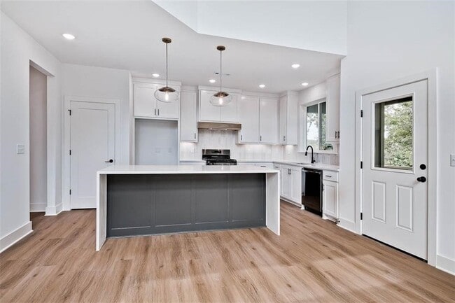 Building Photo - 32 Coalburn Dr