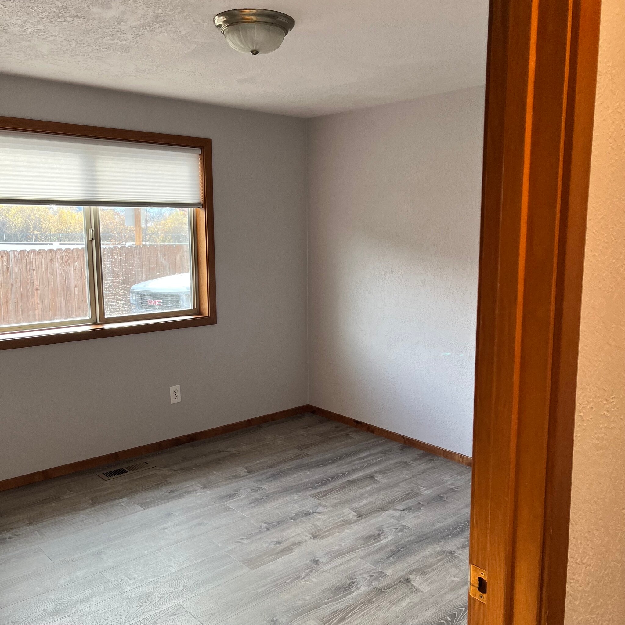 First bedroom - 107 Applewood Dr