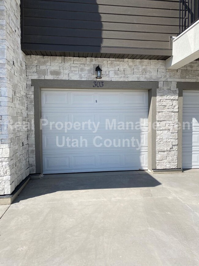 Building Photo - Small Pet Friendly Lehi Condo