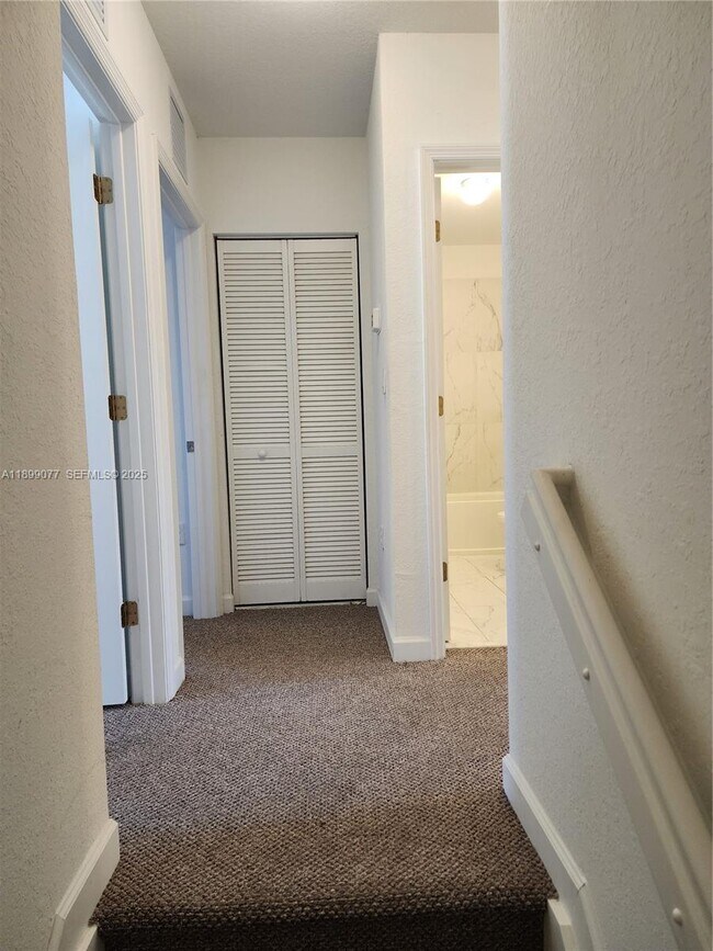 Building Photo - 452 NW 12th Pl