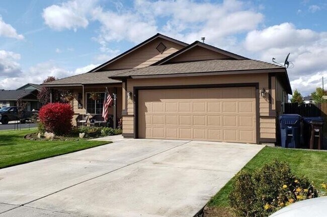 Building Photo - CHECK OUT THIS RECENTLY UPDATED SINGLE-FAMILY HOME IN NORTH REDMOND!