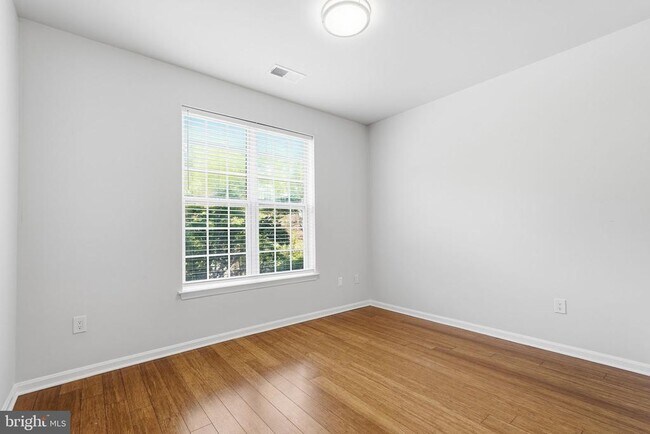 Building Photo - 6495 Tayack Pl