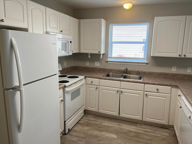Building Photo - 9 Lantana Ct