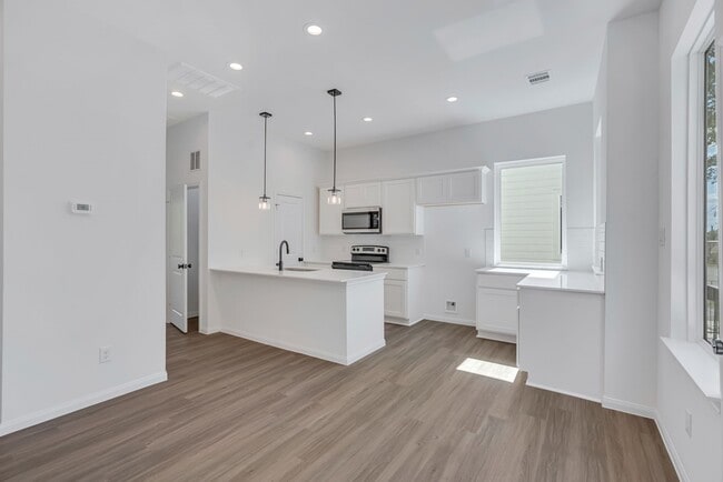 Building Photo - 5105 Mallow St
