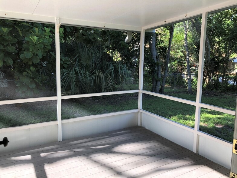 Building Photo - 2387 Datura St