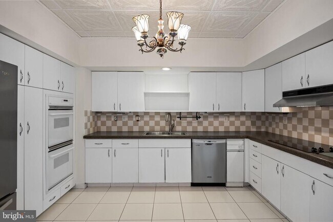 Building Photo - 6072 Main St