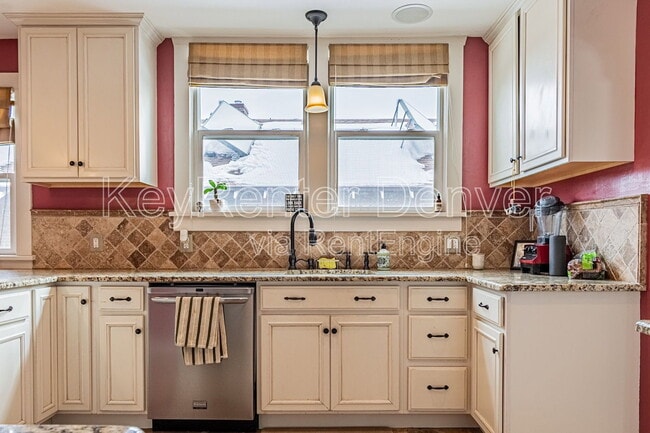 Building Photo - 3059 W 40th Ave