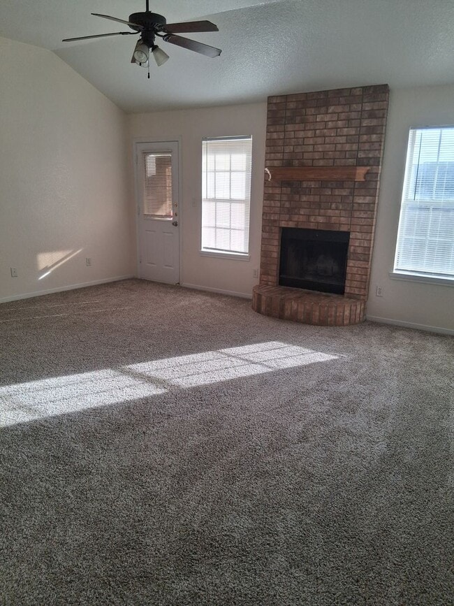 Building Photo - New Carpet & Paint