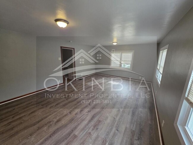 Building Photo - 216 Knecht Dr