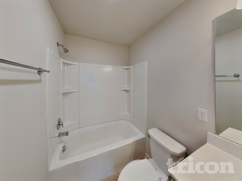 Building Photo - 4937 Kingdom Dr