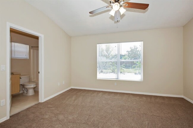 Building Photo - 1041 Park Hill Dr
