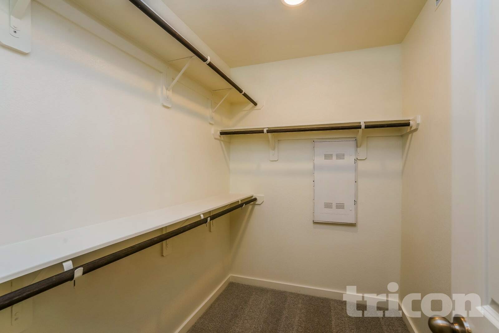 Building Photo - 9835 Willow Creek Commerce Dr