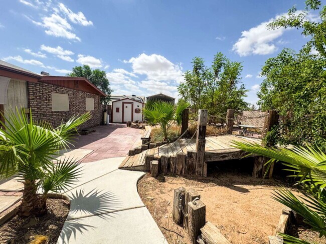 Building Photo - "Spacious 3-Bedroom Oasis in Yuma - 2,721 ...