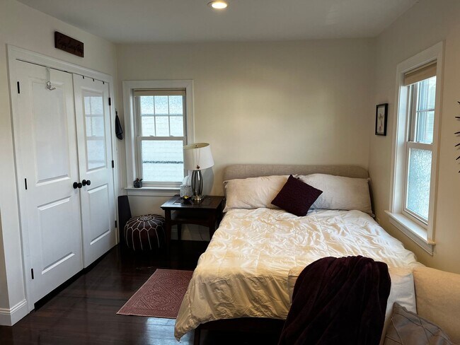 Building Photo - Spacious Condominium– Modern Comfort in th...