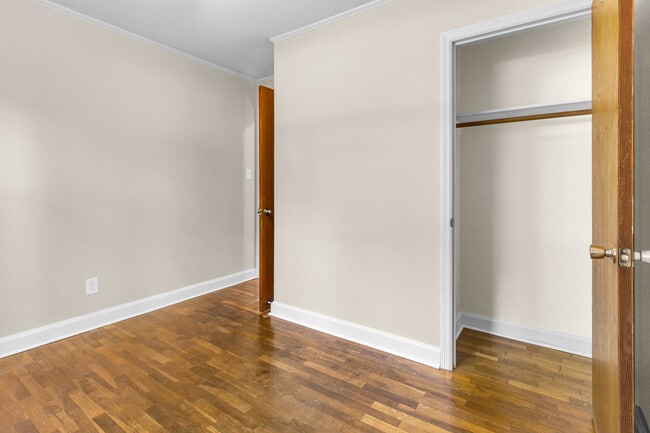 Building Photo - 3504 Powell St