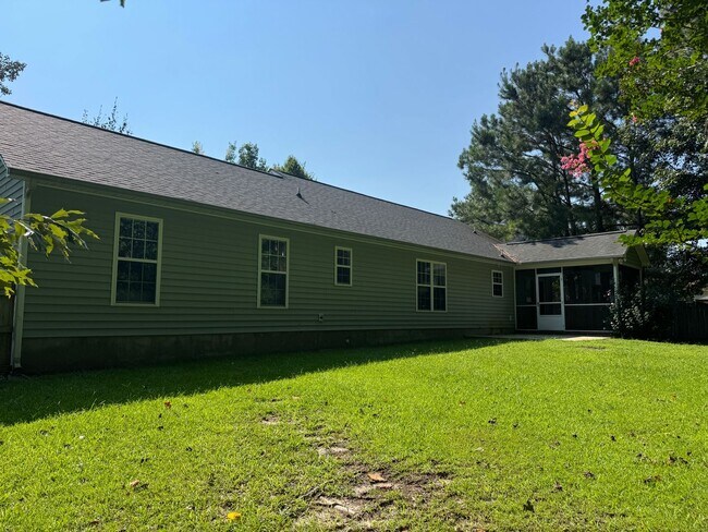 Building Photo - 105 Farina Dr