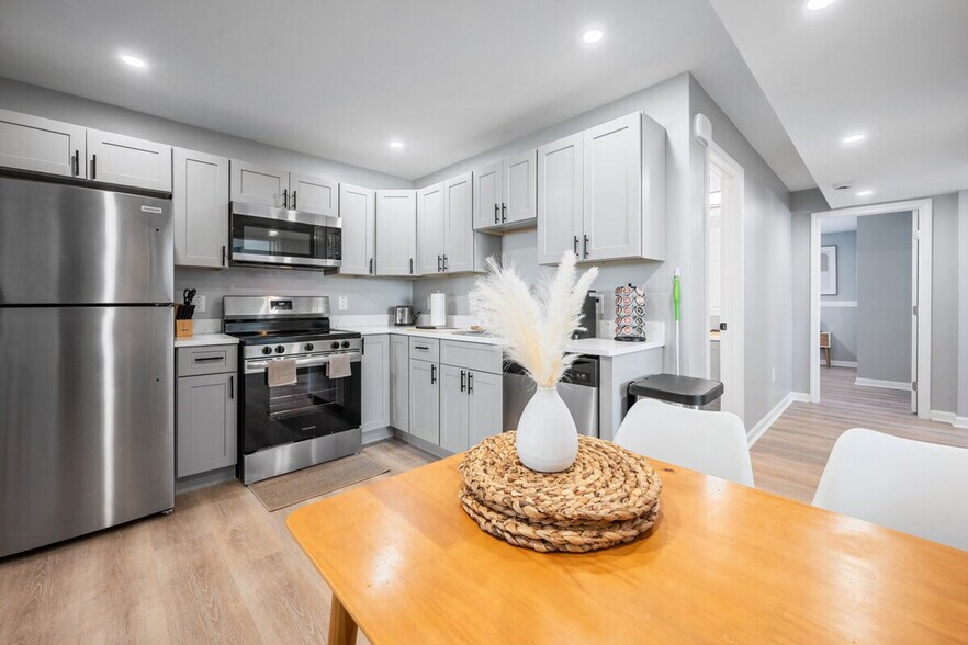 Building Photo - 81 Luna St