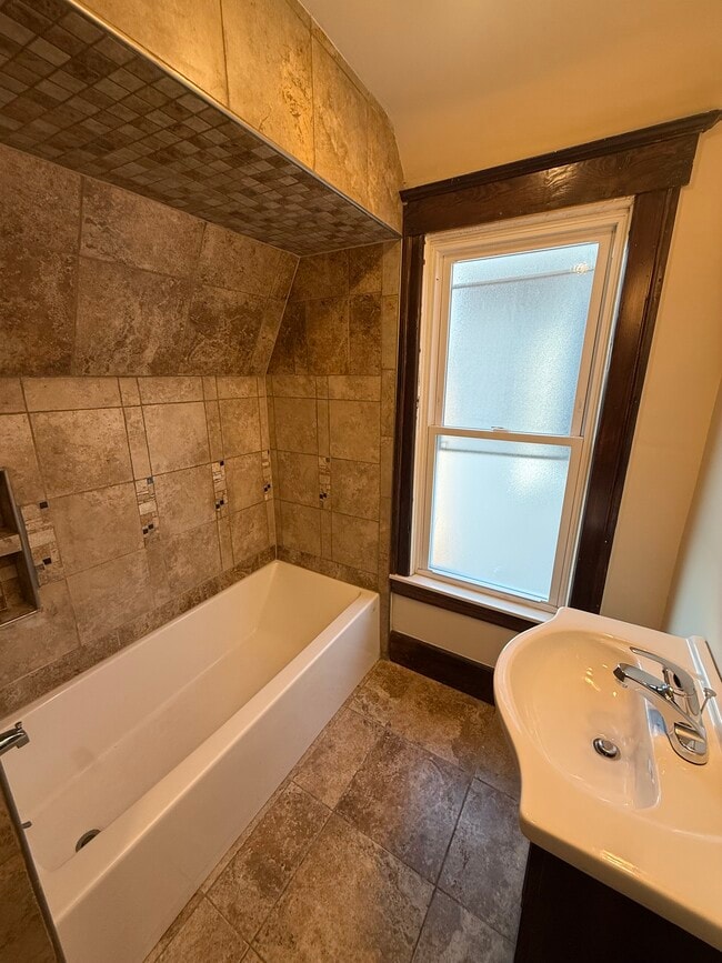 Building Photo - 713 Clairmount Ave