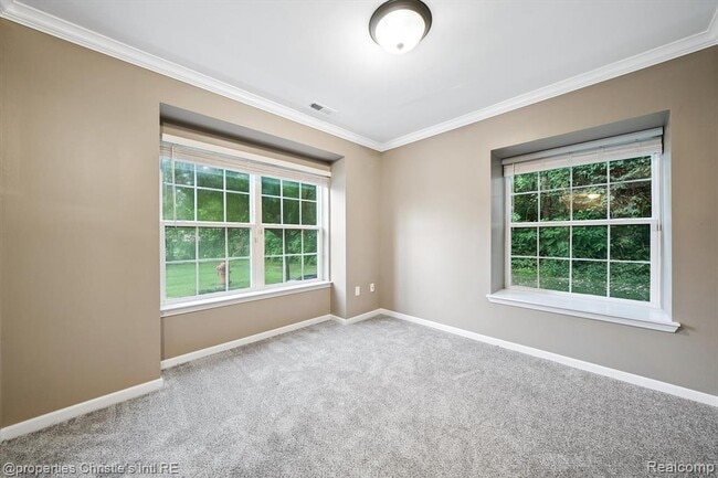 Building Photo - 22051 Parkview Dr