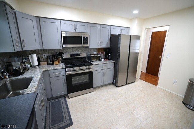 Building Photo - 920 Everts Ave