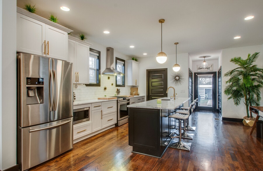 Building Photo - 2910 Davis Ave