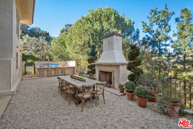 Building Photo - 980 Stradella Rd