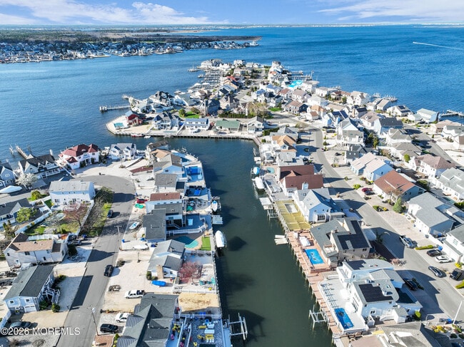 Building Photo - 3330 Windsor Ave