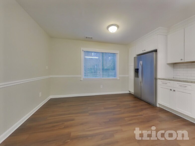 Building Photo - 162 Springwater Trce