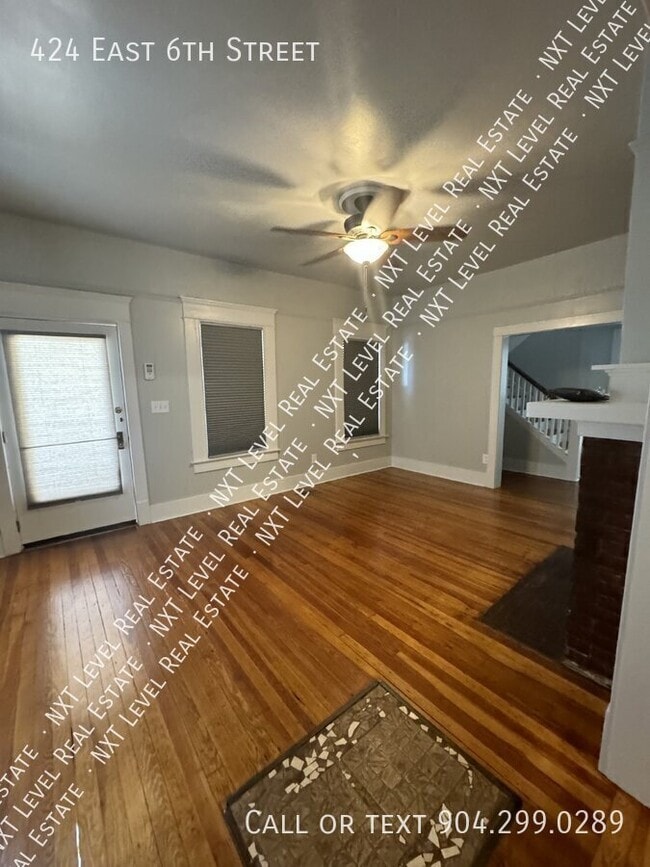 Building Photo - 424 E 6th St