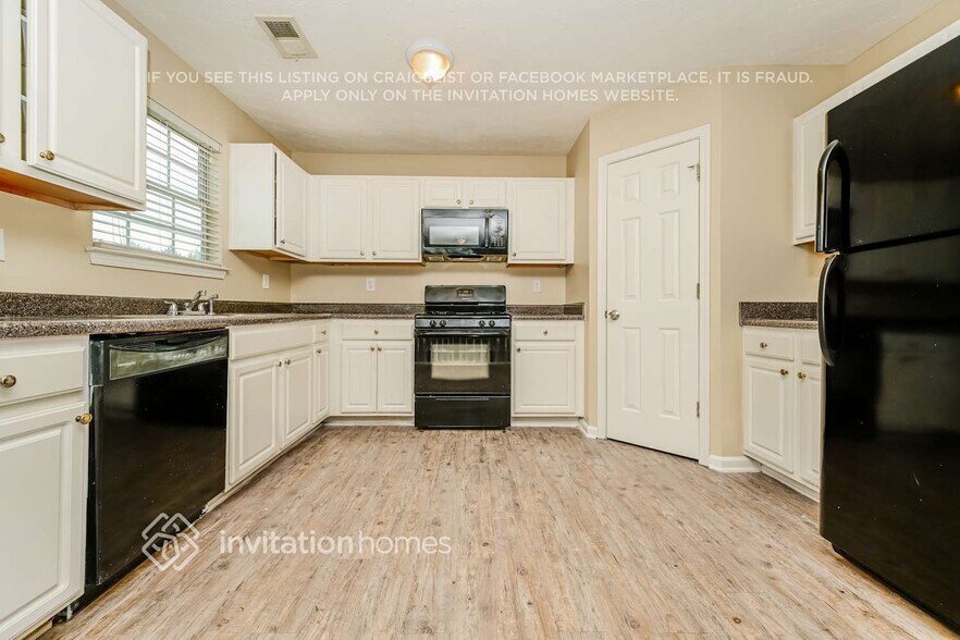 Building Photo - 360 Hazelhurst Dr