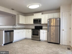 Building Photo - 111 Merrill Ct