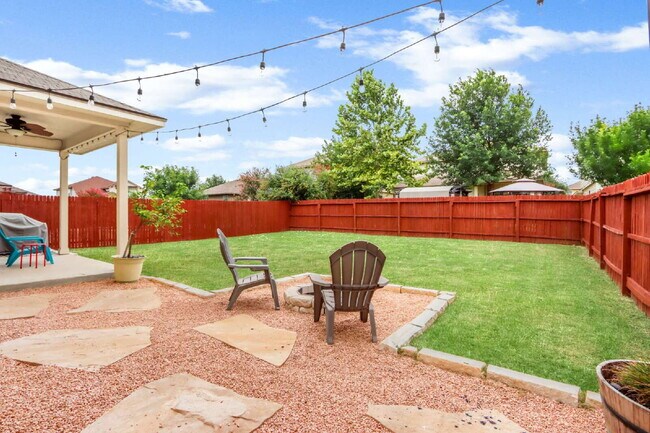 Building Photo - "Charming 3-Bed Oasis with 2.5 Baths in Sa...