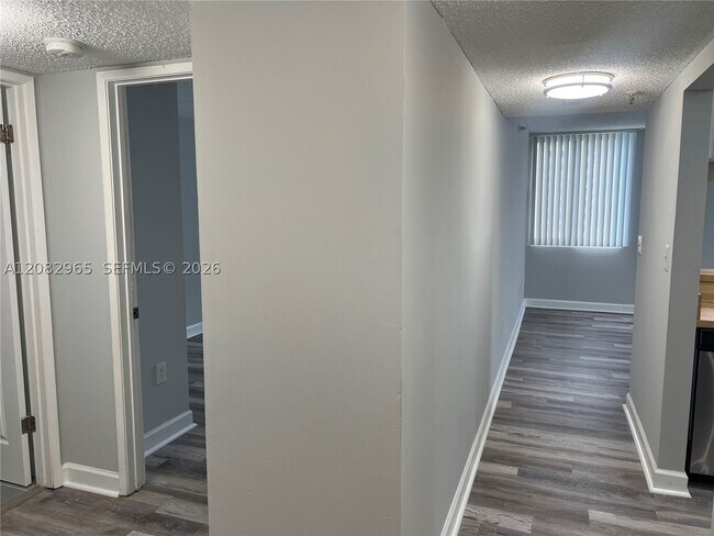 Building Photo - 800 N Miami Ave