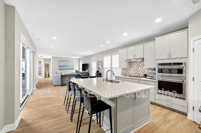 Building Photo - 6942 Cherry Creek Blvd