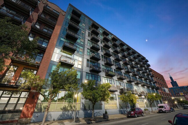 Building Photo - 1224 W Van Buren St