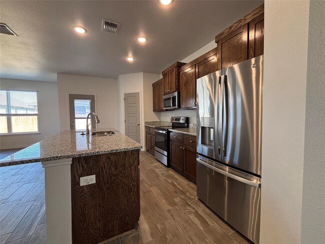 Building Photo - 722 Freedom Cir