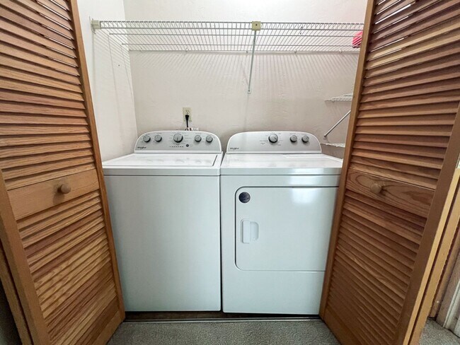 Building Photo - Pet Friendly Spacious 2-Bedroom End Unit i...