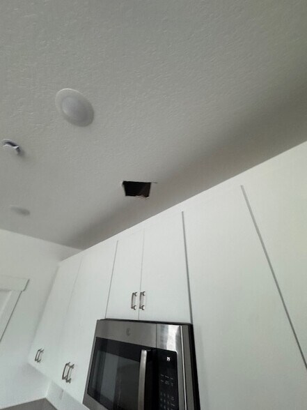 Building Photo - 188 1700 W