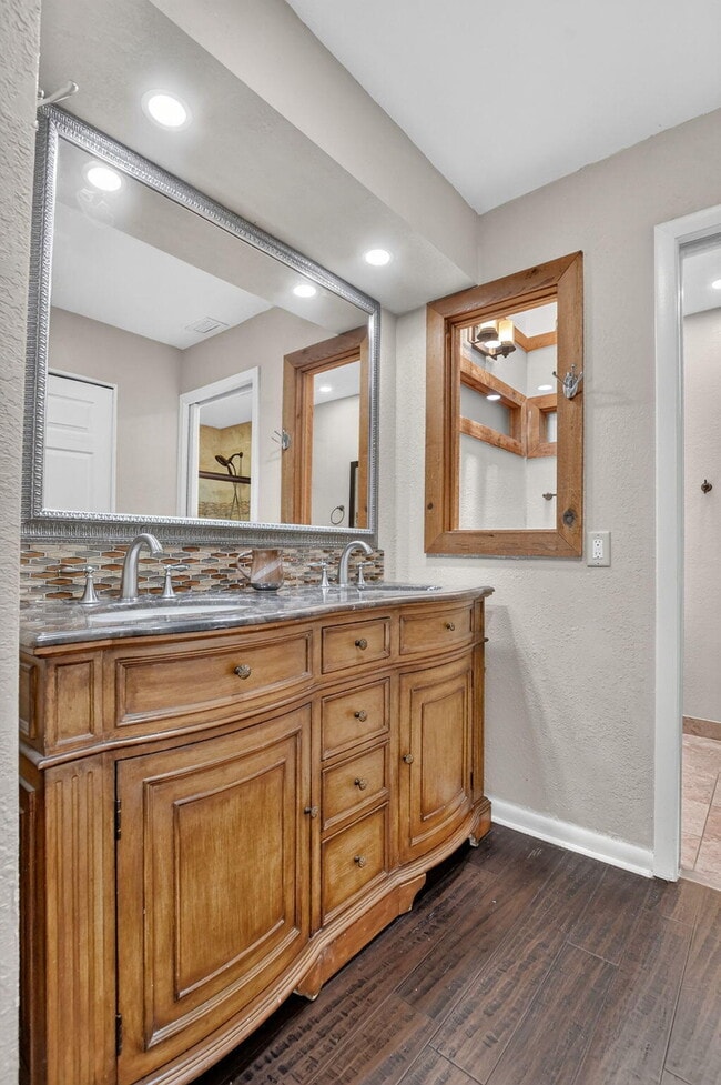 Building Photo - 7813 Kenway Pl W