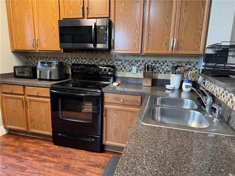 Building Photo - 1613 Bayrose Cir