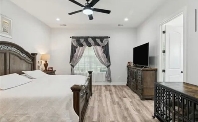 Building Photo - Very Spacious, Almost New 3/2.5 Available Now