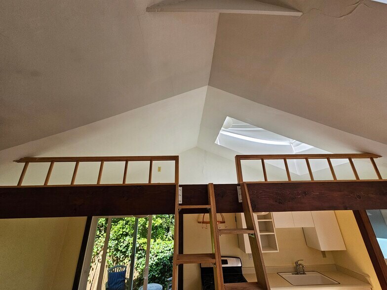 Loft for sleeping or storage - 549 Vistamont Ave